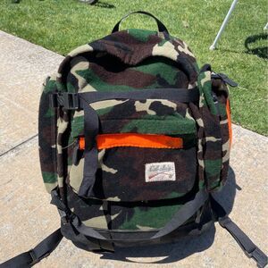 Vintage CABELAS Woodland BACKPACK fleece BAG Camouflage LEATHER Jansport 1990s